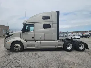 2021 VOLVO VNL760