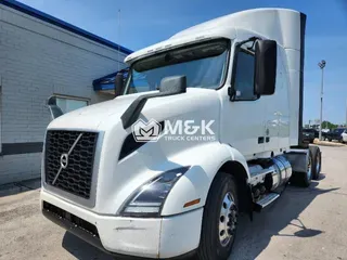 2019 VOLVO VNR64T640