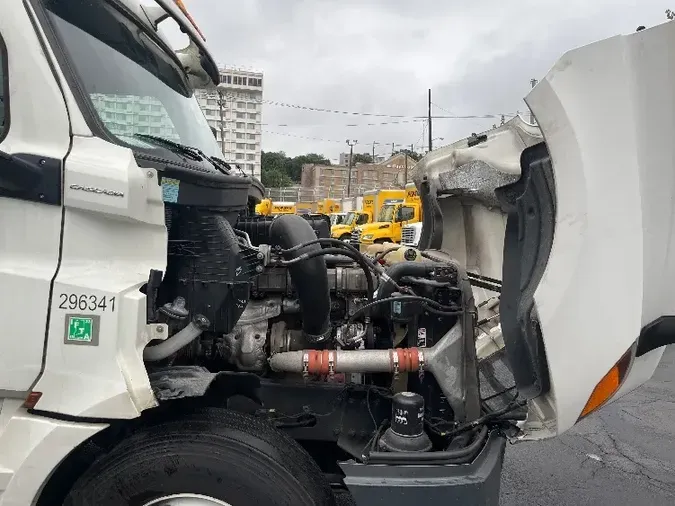 2018 Freightliner T12664ST