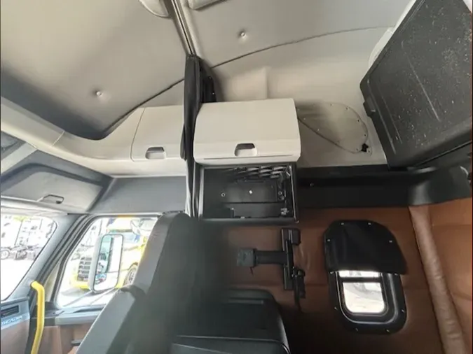2021 Freightliner Cascadia 126