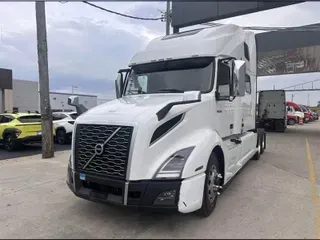 2023 VOLVO VNL860