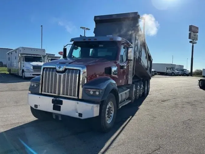 2022 Western Star 49X 36" Trench-Style Low Roof