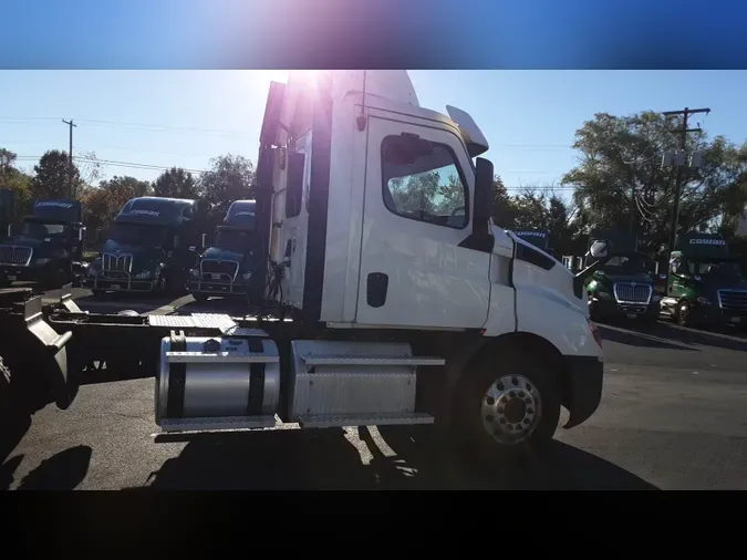 2020 Freightliner Cascadia 126