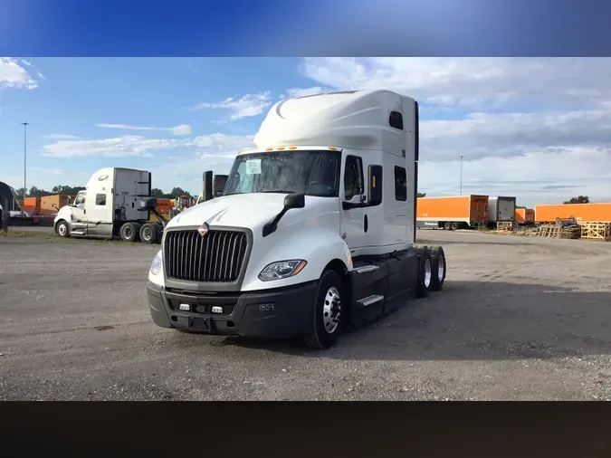 2022 International LT625