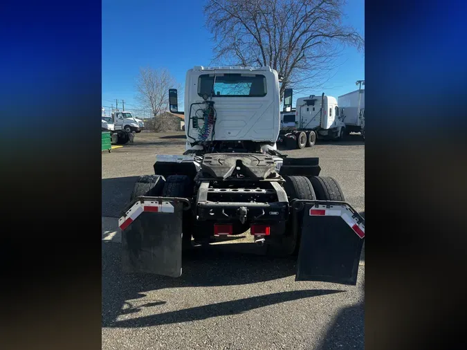 2019 NAVISTAR INTERNATIONAL RH613 DAYCAB S/A