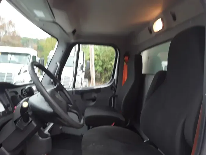 2021 FREIGHTLINER/MERCEDES M2 106