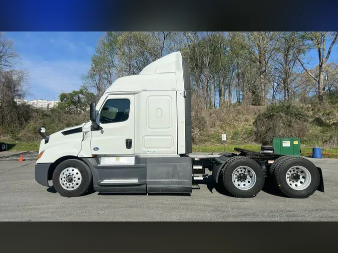 2021 Freightliner Cascadia 126
