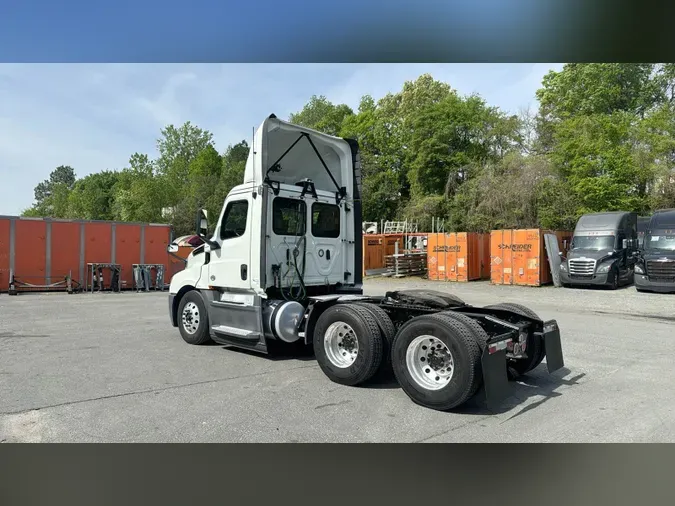 2020 Freightliner Cascadia 12662923bf13557ff45aa87d7ae9856a273