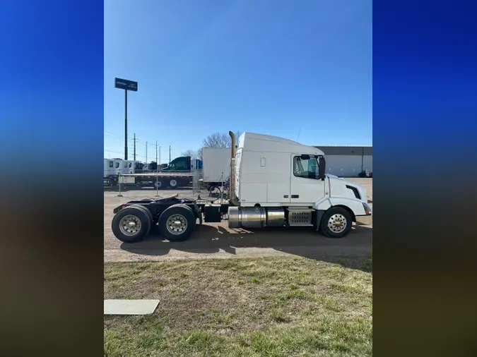 2015 Volvo VNL300