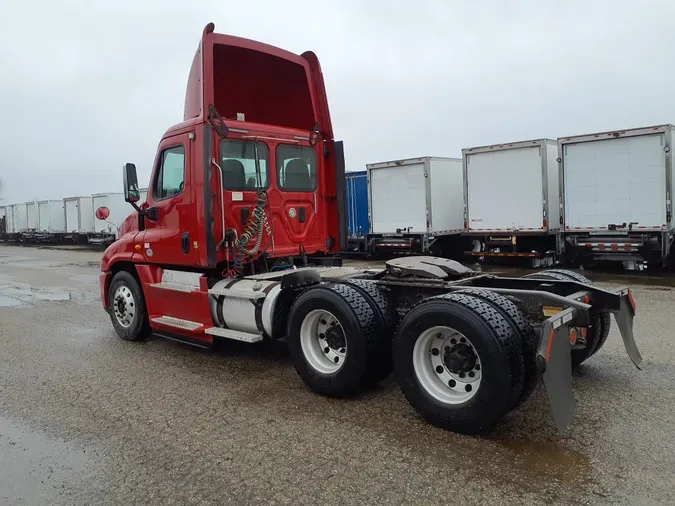 2013 FREIGHTLINER/MERCEDES CASCADIA 125