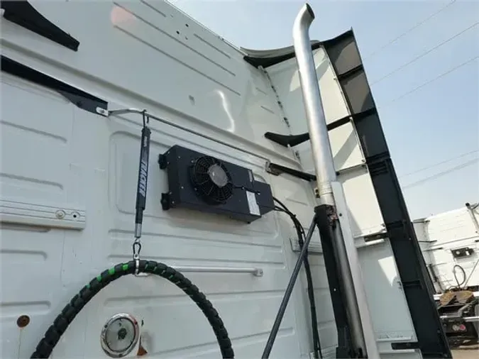 2016 VOLVO VNL64T670