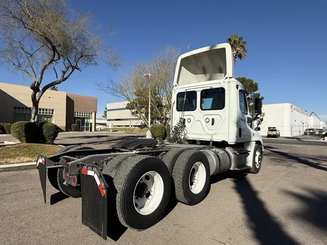 2019 FREIGHTLINER/MERCEDES CASCADIA 125