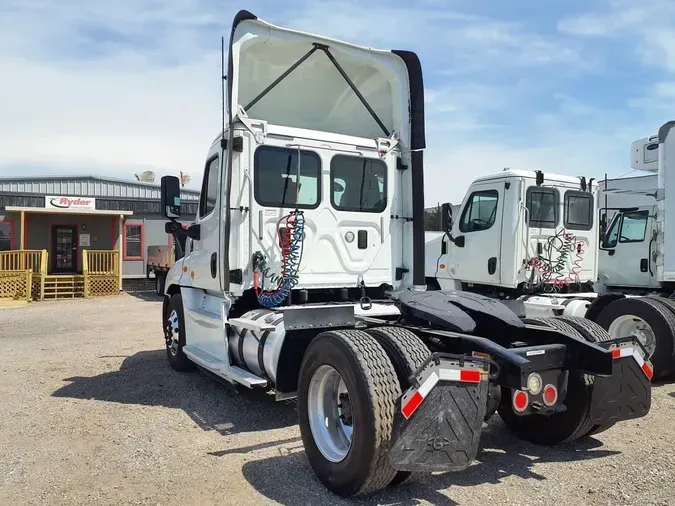 2017 FREIGHTLINER CASCADIA 125