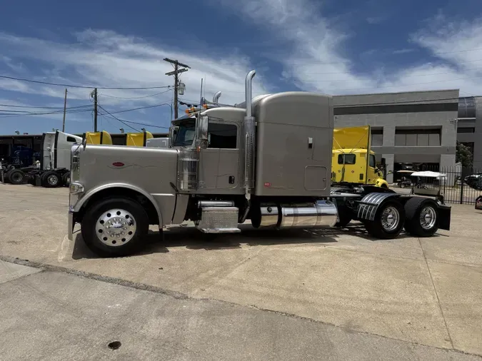 2019 Peterbilt 389