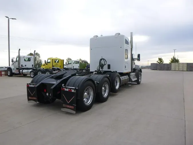 2021 Kenworth W990