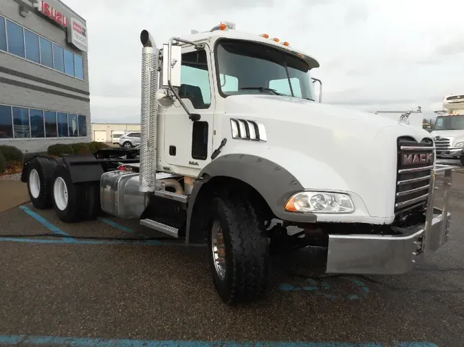 2016 MACK GU813