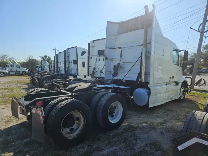 2020 VOLVO VNR64T-640