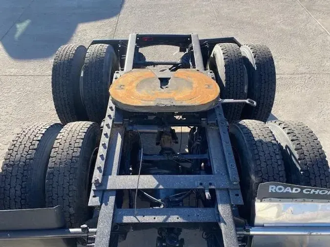 2021 Volvo VNR64T300