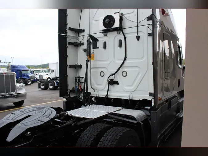 2020 Freightliner Cascadia