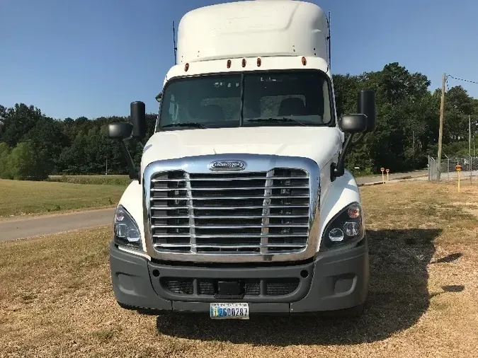 2018 Freightliner X11364ST