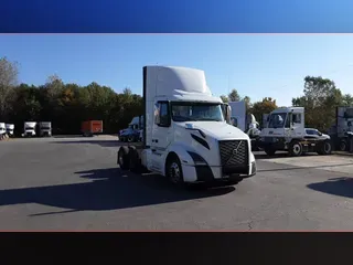 2019 Volvo VNL300