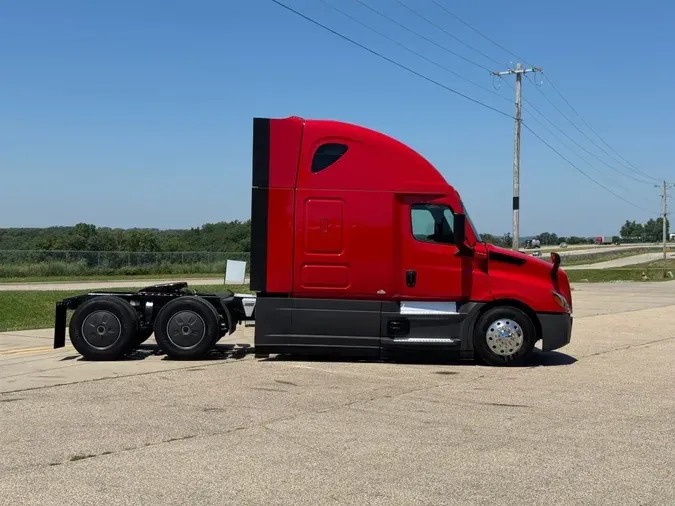 2023 FREIGHTLINER Cascadia 126