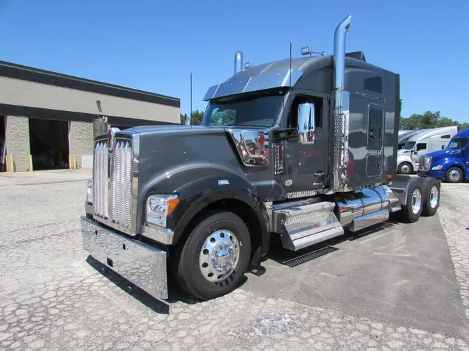 2024 Kenworth W990