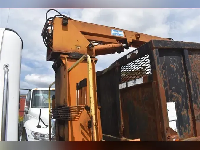 2006 FREIGHTLINER BUSINESS CLASS M2 106