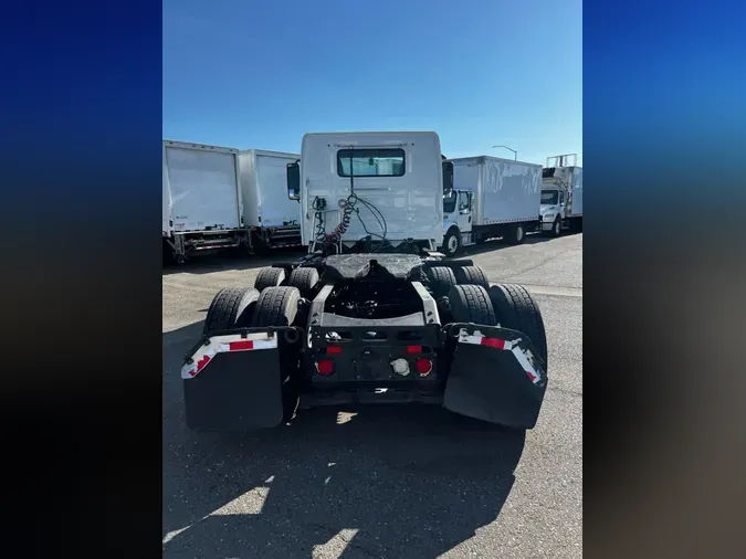 2019 VOLVO VNL64T-30062b7fb7fcd4534080b9d2b573db0b494