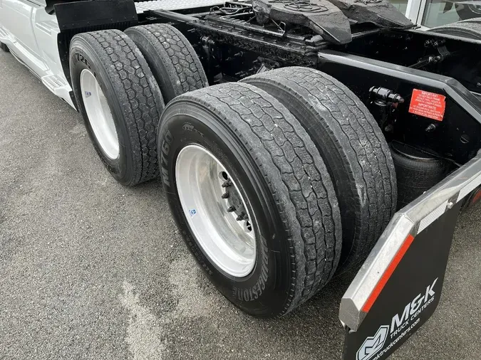 2020 VOLVO VNL64T760