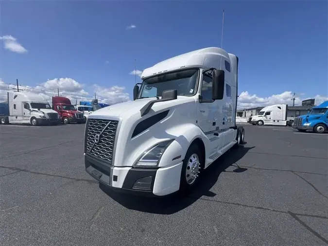 2022 VOLVO VNL760