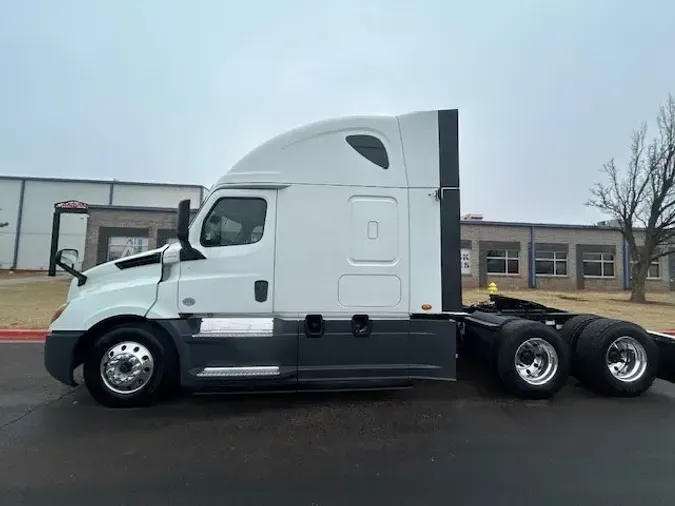 2020 FREIGHTLINER CA126