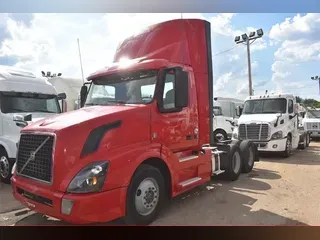 2017 VOLVO VNL64T300