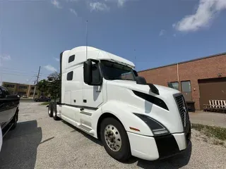 2020 VOLVO VNL64T760