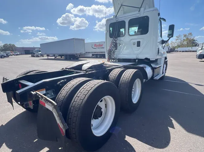 2016 FREIGHTLINER/MERCEDES CASCADIA 125