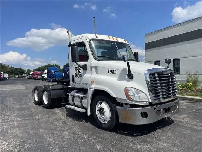 2009 FREIGHTLINER CA12562DC