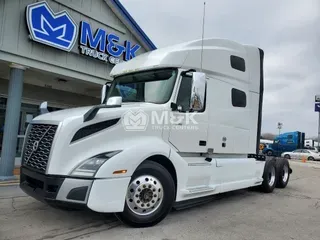 2020 VOLVO VNL64T760