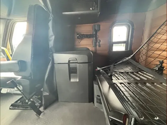 2023 Freightliner Cascadia 126