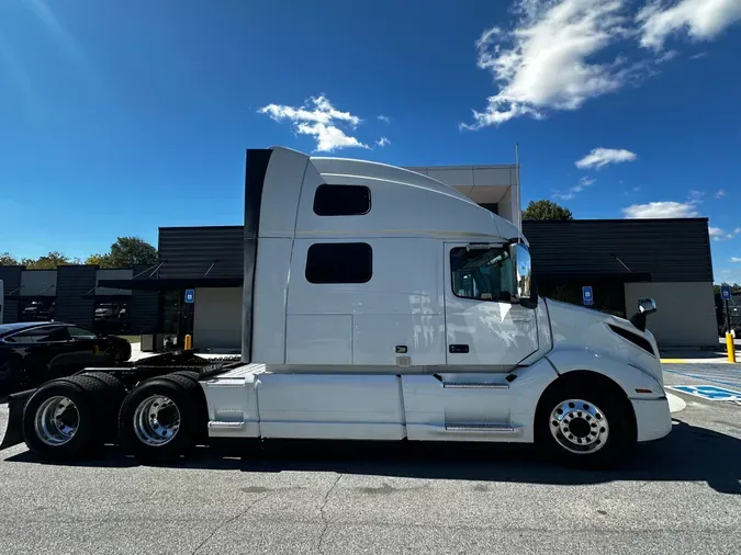 2023 Volvo VNL64T860