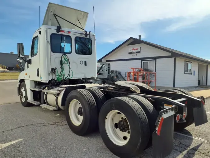 2018 FREIGHTLINER/MERCEDES CASCADIA 125