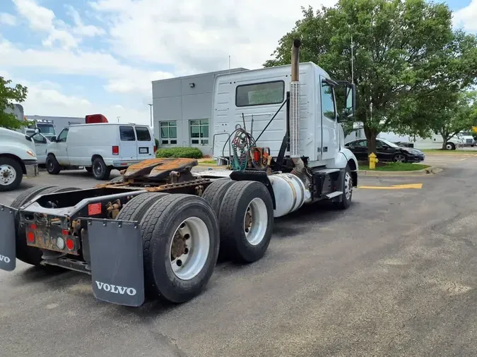 2019 VOLVO VNL64T-300