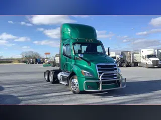 2020 Freightliner Cascadia 126
