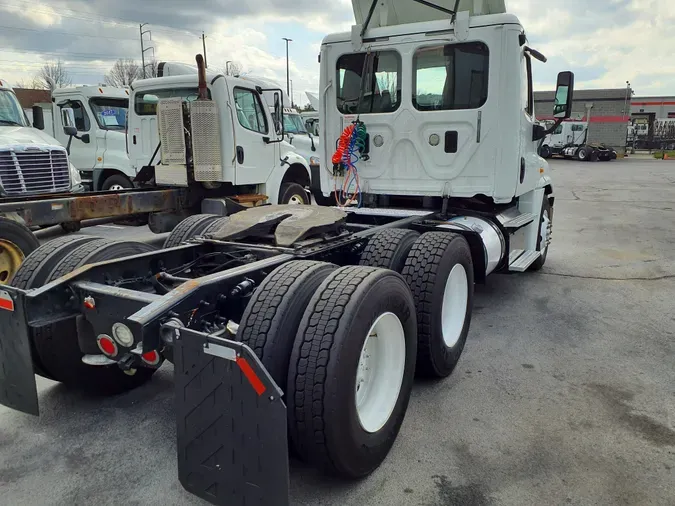 2016 FREIGHTLINER/MERCEDES CASCADIA 125