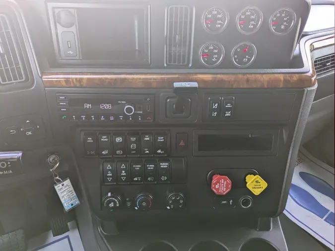 2022 International LT625