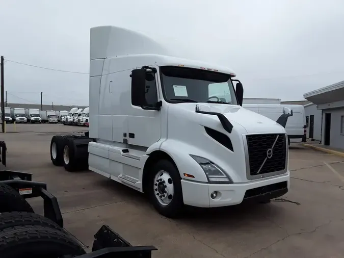 2020 VOLVO VNR64T-640