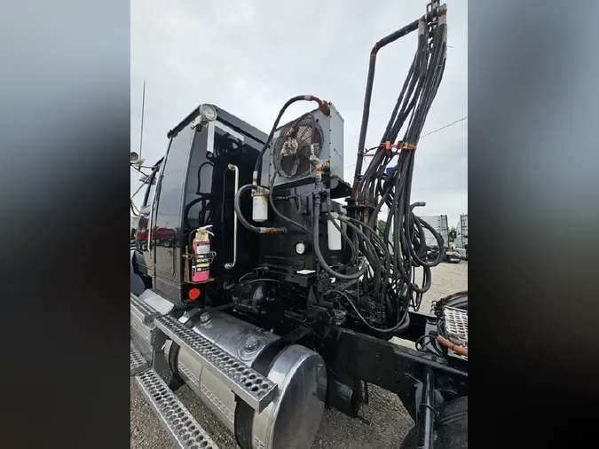 2011 WESTERN STAR 4900