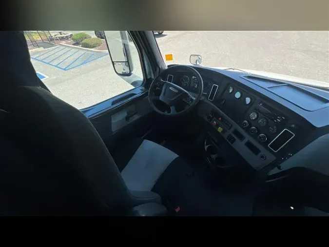 2019 FREIGHTLINER CA126