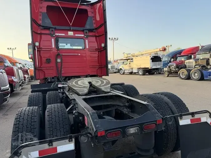 2022 VOLVO VNR64T300