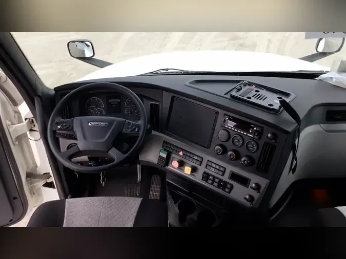 2021 Freightliner Cascadia 126