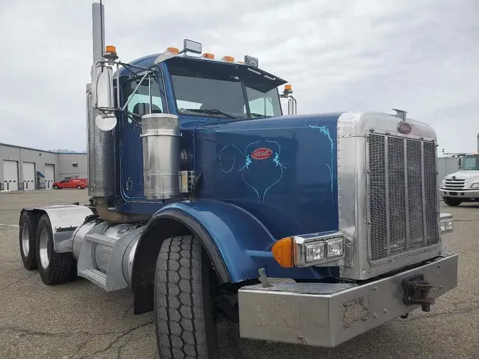 2002 PETERBILT 357